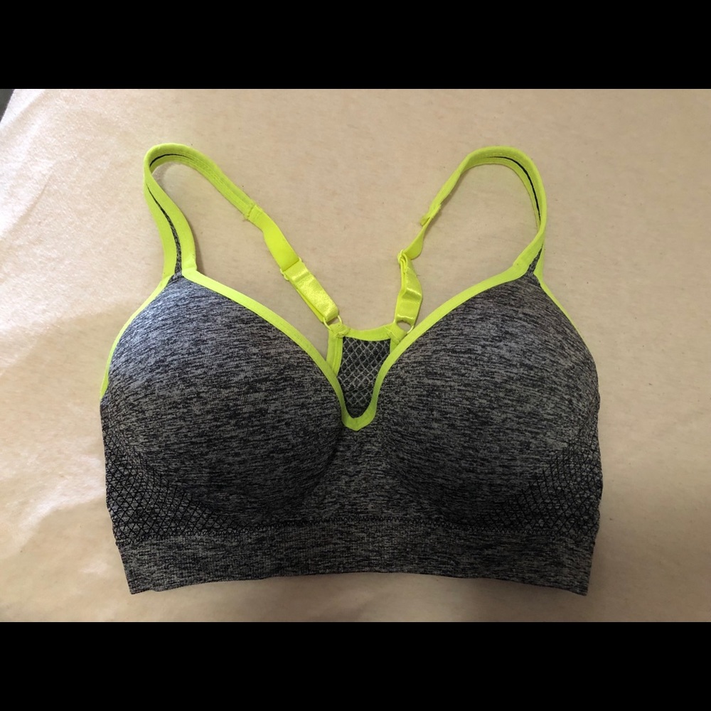 9 Sports bras